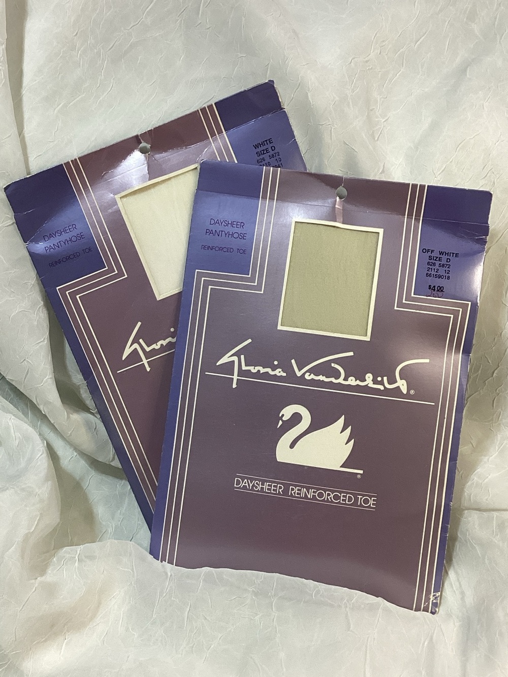 Gloria Vanderbilt Daysheer Pantyhose Nylons NIB White & Off White Size D USA